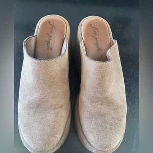 Free people, suede platform clogs